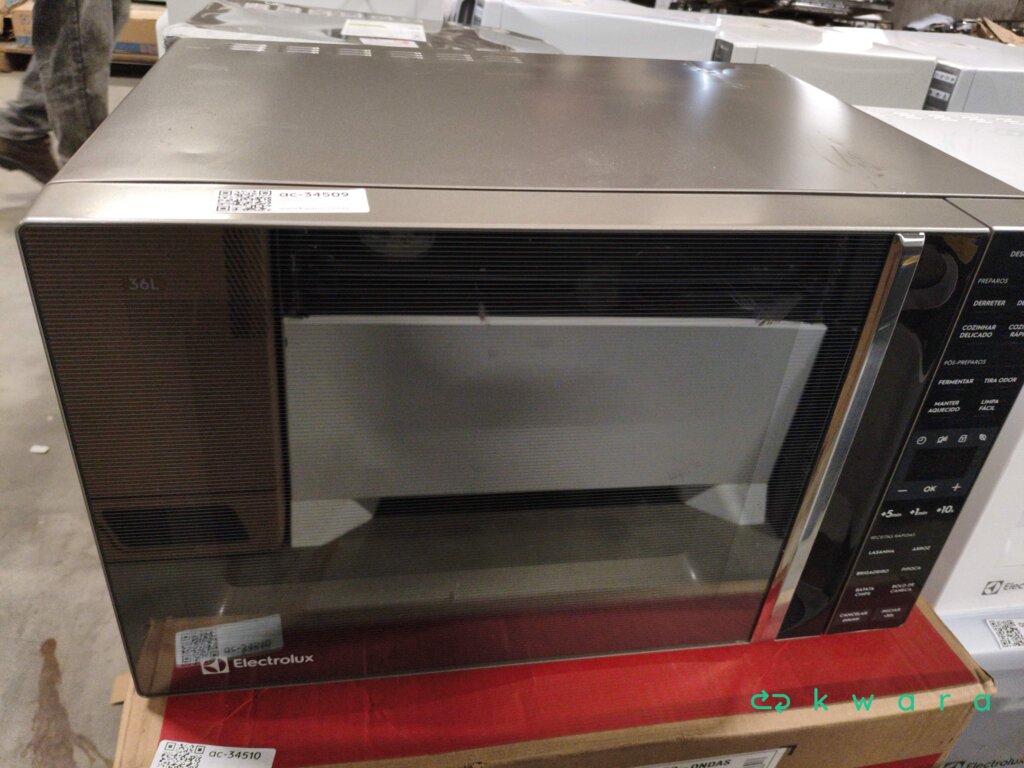 2 Micro-Ondas  - Sendo 1 LG e 1 Electrolux